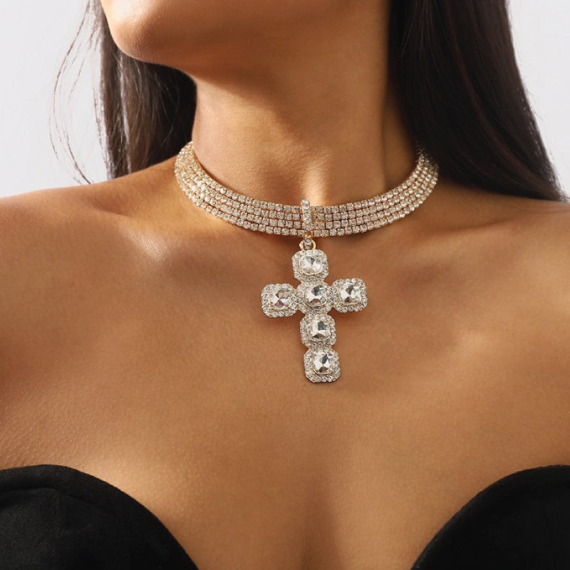 Collier ras-du-cou en strass